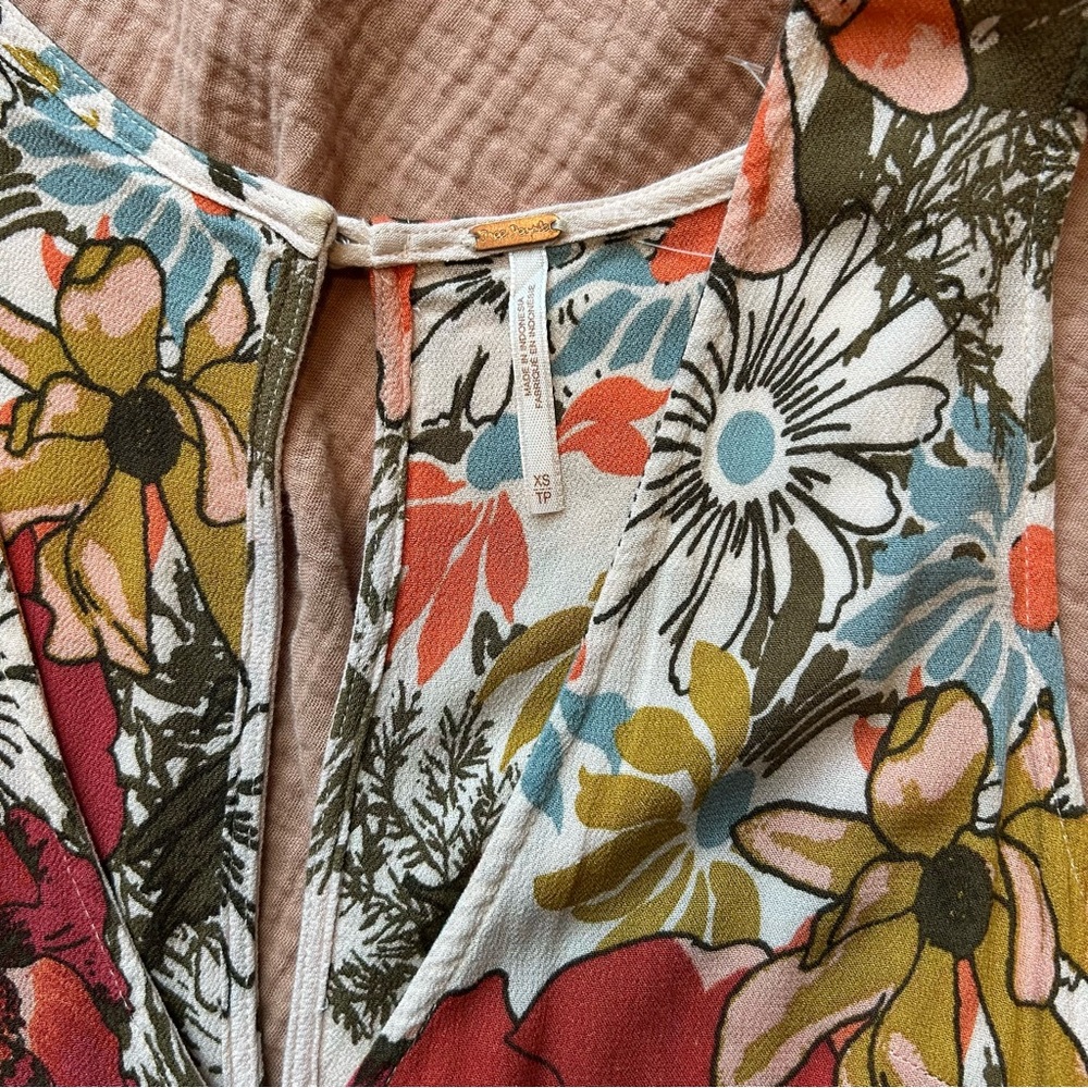 Free People Backyard Party Floral VNeck Tunic Sleeveless Top, size XS - Picture 9 of 11